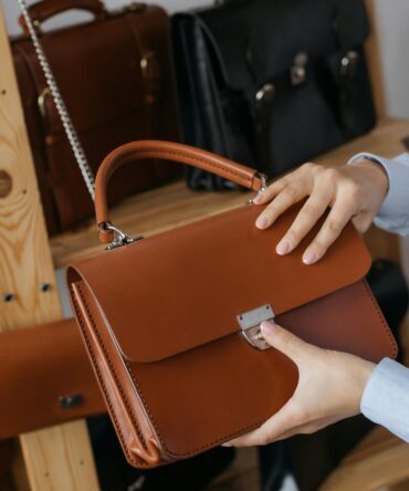 Bolso de mano minimalista de lujo
