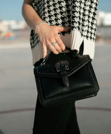 Bolso de mano con bolsillos delanteros